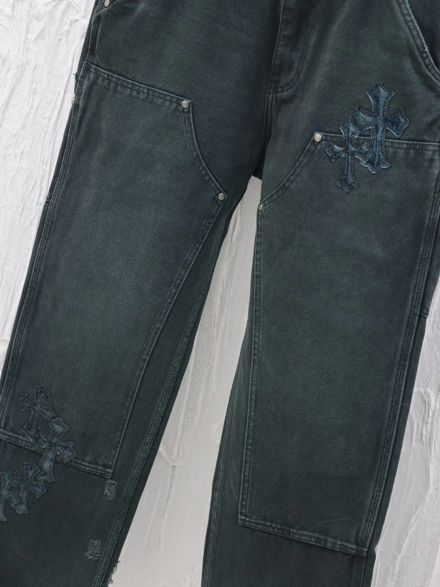🅿️560 Come Heart*/Cro Heart Ch Starry Sky Cross Genuine Leather Patch Work Jeans. The washing process uses a combination of multiple processes such as heavy fermentation, washing and frying, spraying with horse and so on. Genuine leather patches, straight hem design, frayed feet, and accessories and hardware all customized in matching colors to achieve perfect consistency.  Size: 31/32/33/34